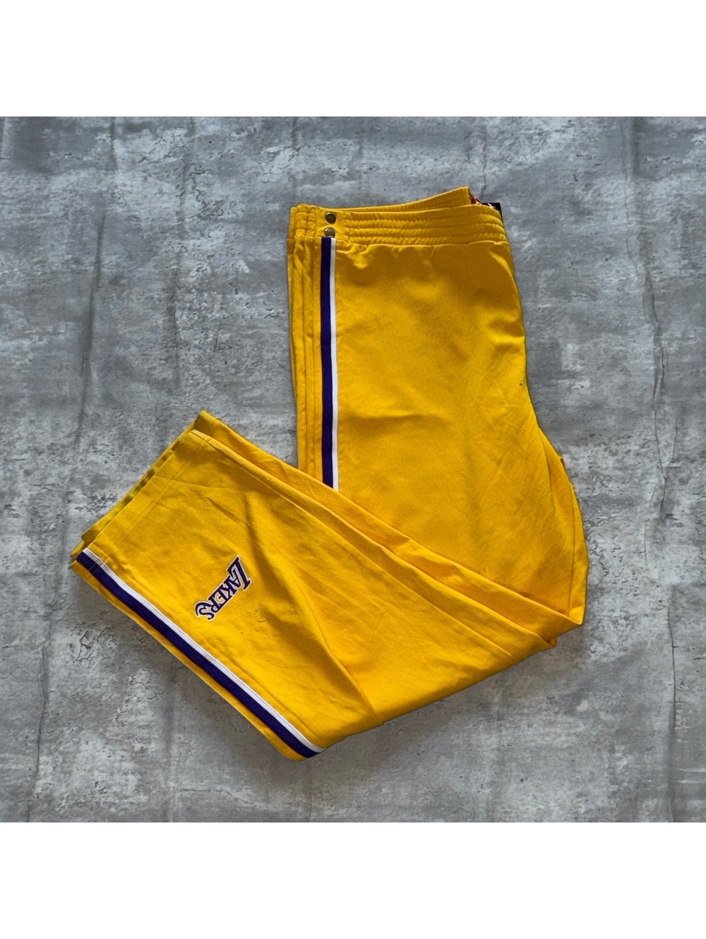 2000’s Y2K Nike Lakers Yellow Warmup Basketball Sweats Sz L